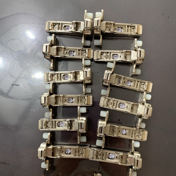 12 Woodcrest soft close hinges - Picture 4 of 6